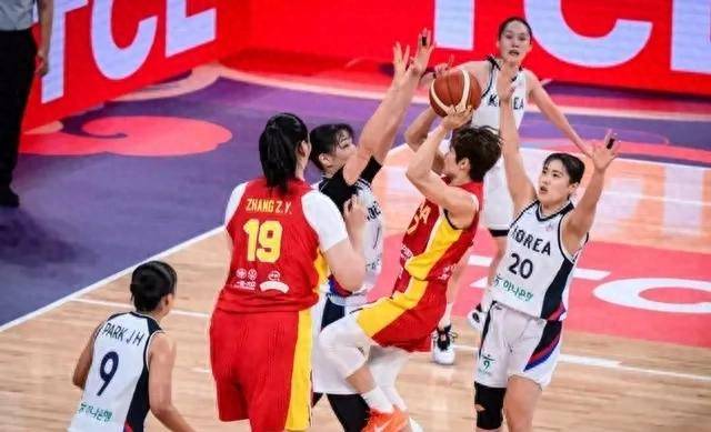中国女篮与澳大利亚头名晋级4强半决赛大概率战日本(中国女篮战胜澳大利亚女篮第四节)